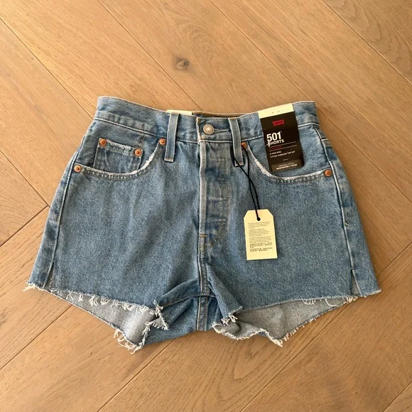 NWT Levi 501 high rise cut off shorts size 24 - Picture 3 of 4